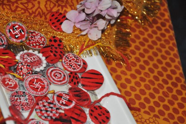 handcrafted aipan rakhi(bhetoli.com)